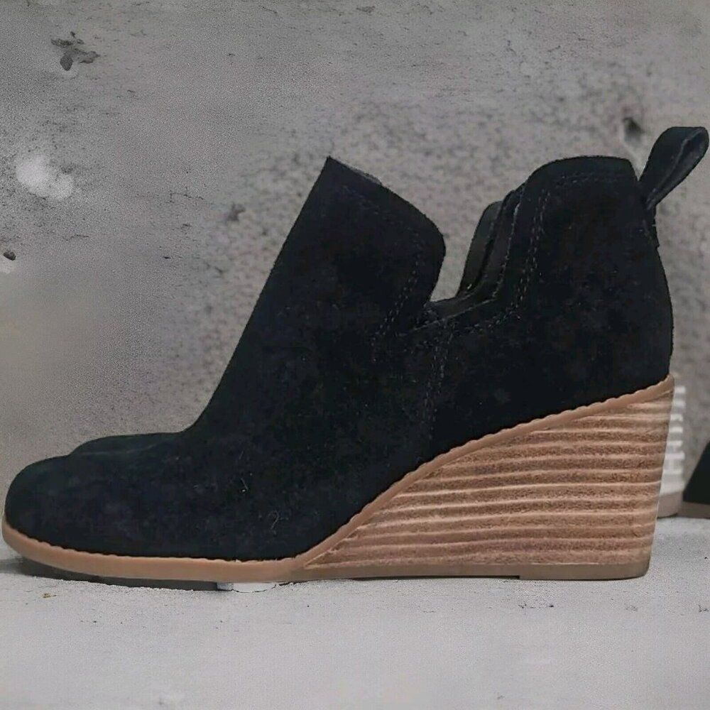 Toms Kallie Wedge Booties Black Suede Stacked Heel OrthoLite Women's Size 6